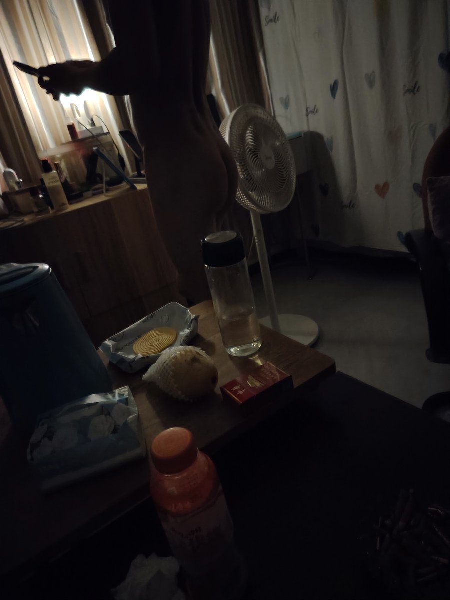 zhng192090's tweet photo. 没有做，因为没油没套，就给我口了，也不让照，偷拍的，挺翘的屁股#猴熊 #喜猴 #喜熊 #top #bottom https://t.co/7nzUTUxN6n