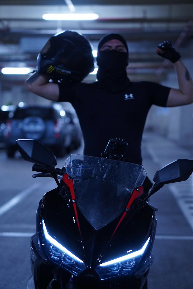 bikerryderr's tweet photo. she definitely has a good side 🏍️ https://t.co/2F2CevDel3