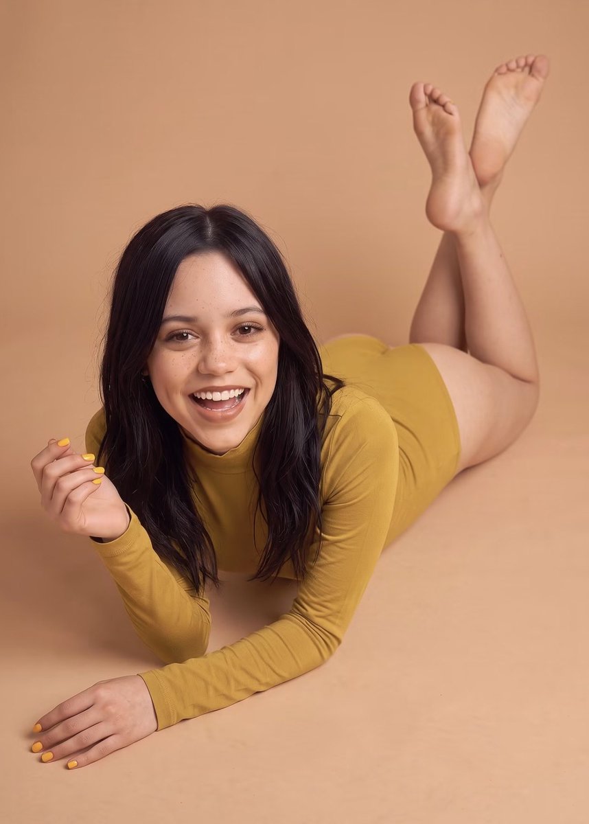 actressunfoldin's tweet photo. 23-year-old Jenna Ortega makes effortless looking this unfair… that smile, those eyes, and her timeless era. 🔥 https://t.co/wSSn56ZuTh
