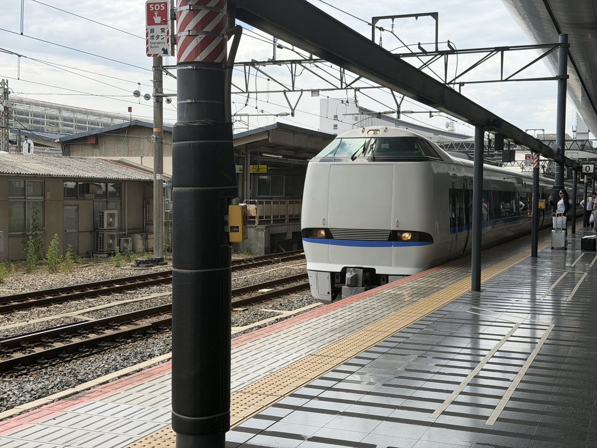 sinkope's tweet photo. サンダーバードはグリーン車が超絶快適だった。なんだよあのシート。ずっと座ってたい。 https://t.co/ajeoXc57rX