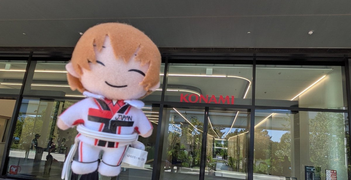 ringoXXXichigo's tweet photo. ということで、アニプリ25周年イベントFever Vol.1に来たぜ！
周助とともに裕太を見守るよ😊
アニプリが25周年って事は、私もオタクになって25年くらい経つんだな…🙄なんてこったまいったね…この歳までテニプリオタクしてるとは思わなかったよ
ルドルフの女や六角の女がいっぱいいて、ニッコリ😁 https://t.co/sZSzAaezMB