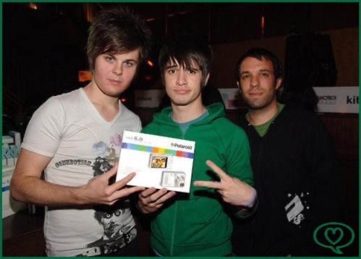 snuffmysoul's tweet photo. @awesomestjester Sure. Sure. Whatever. But Brendon is cuter. Like. Look. https://t.co/VIuUbaG6Ro