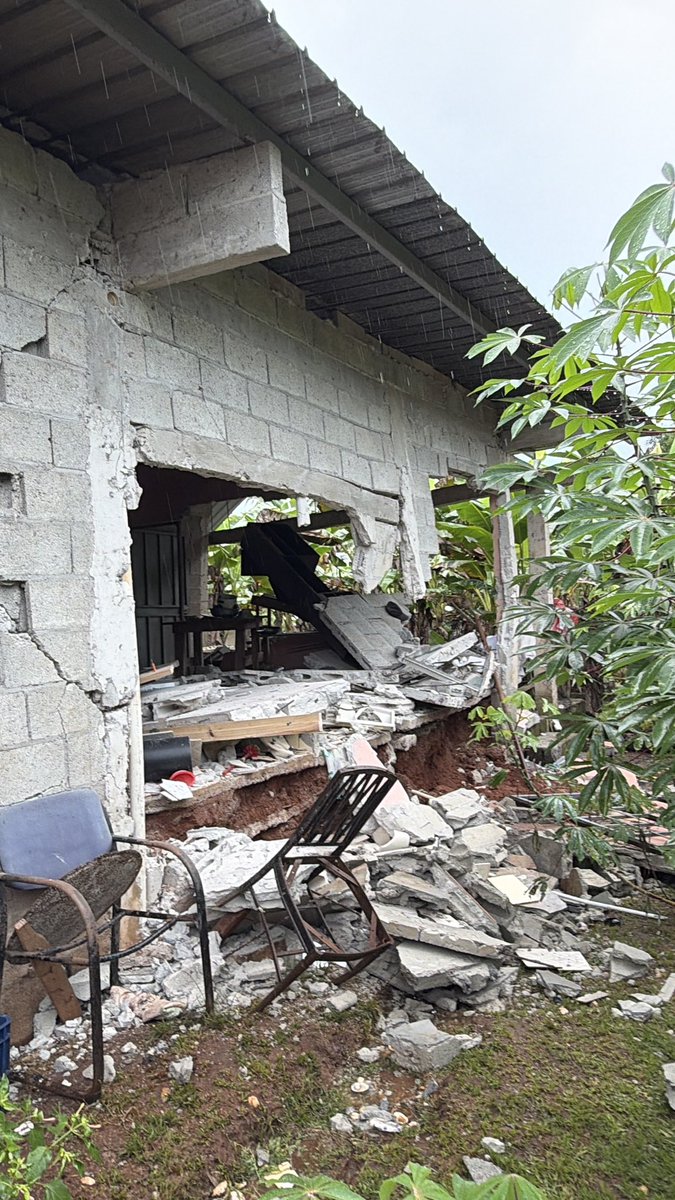 CarlosErnestico's tweet photo. De verdad no puedo más con un mensaje de “en Panamá no pasó nada” “no hay daños de infraestructura” Panamá también son las 400 familias que empezamos a atender hoy en Soná. Todas las donaciones que recibimos a la cuenta bancaria de @YPUSonrisa estamos usándolas para comprar comida, medicamentos y agua en Santiago para traslado y entrega inmediata. 

Directorio de Yappy: yopintounasonrisa

ACH: Banco General
Cuenta de ahorros: 04-10-99-871618-0
Fundación Yo Pinto Una Sonrisa