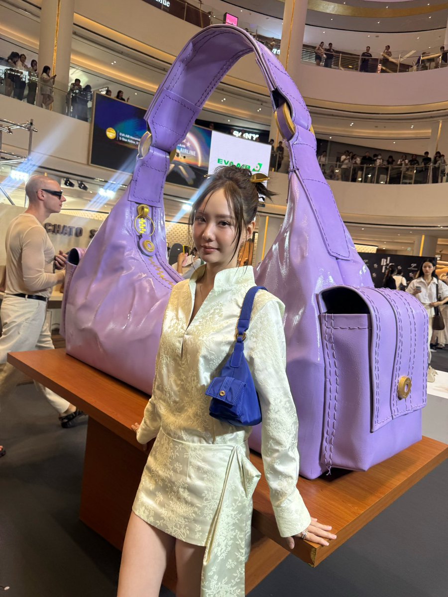 IntoToeyJarin's tweet photo. TOEY BIFW 2026 🫶🏻🌸
#CHATODancingFlower #CHATOStudio #BIFW2026
#ToeyJarinporn #เต้ยจรินทร์พร https://t.co/NUFkcW9k8f