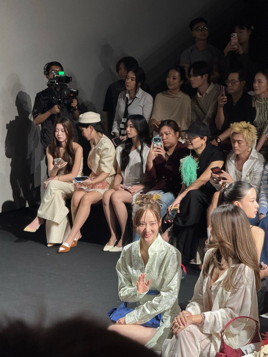 IntoToeyJarin's tweet photo. TOEY BIFW 2026 🫶🏻🌸
#CHATODancingFlower #CHATOStudio #BIFW2026
#ToeyJarinporn #เต้ยจรินทร์พร https://t.co/NUFkcW9k8f
