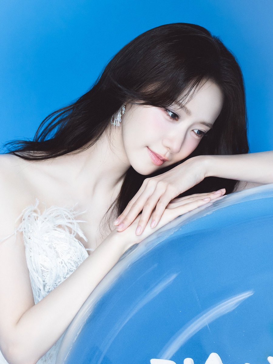 limyoonabase's tweet photo. Yoona looks radiant and naturally beautiful in the Season's Greetings 2027. https://t.co/2B2LAMc7Bt