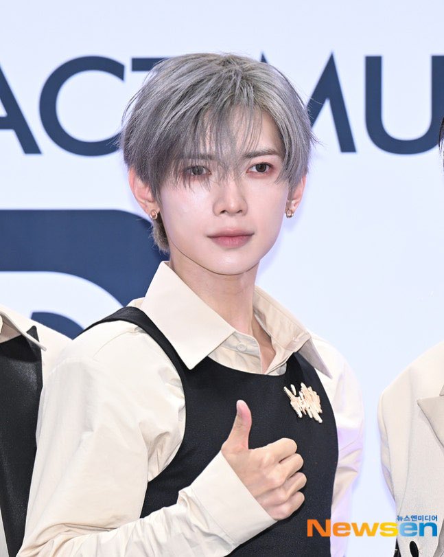 615915_yeosang's tweet photo. これがどこまで事務所へのアピールになるのかはわからんけど、ヨサンが19位に入ってるので毎日投票🗳️し続けてます🥹
制限はないし簡単な投票です❣️
お手隙の方ポチッとして行ってください〜🌼🥰

#여상 #YEOSANG #ヨサン
#에이티즈 #ATEEZ #エイティーズ https://t.co/iGNqYjRsD5
