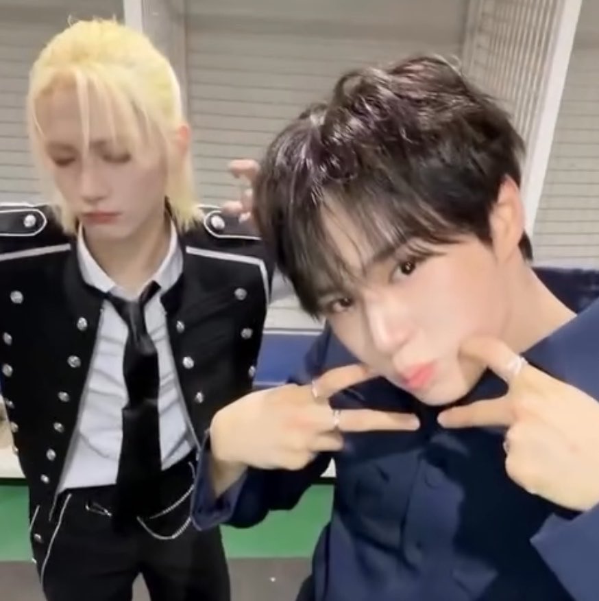 junchacc0's tweet photo. two junseo in one frame 🫶 https://t.co/g0AGkn8bjl