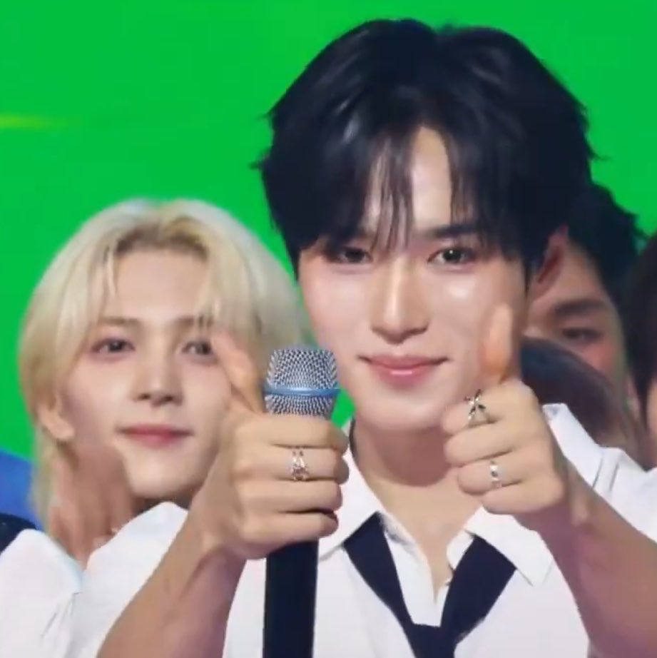 junchacc0's tweet photo. two junseo in one frame 🫶 https://t.co/g0AGkn8bjl