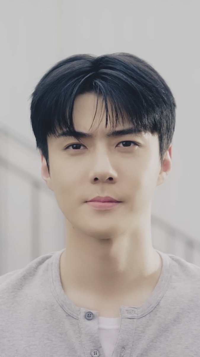 milkteus's tweet photo. HE LOOKS SO GOOD 😩😩 https://t.co/KhXDPcgFej