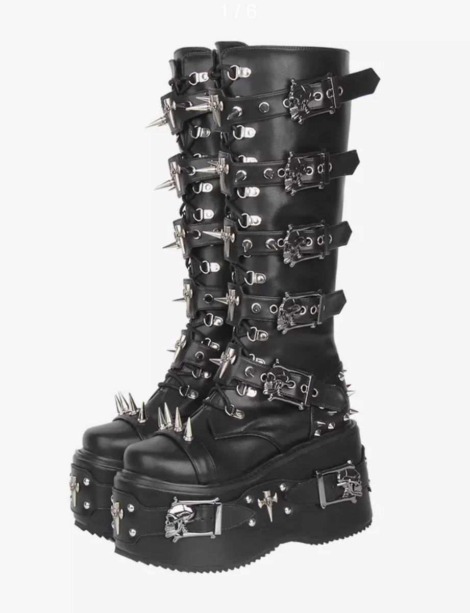 EvieOwnsYou's tweet photo. black or pink boots? >:P https://t.co/oEb6itIPpG