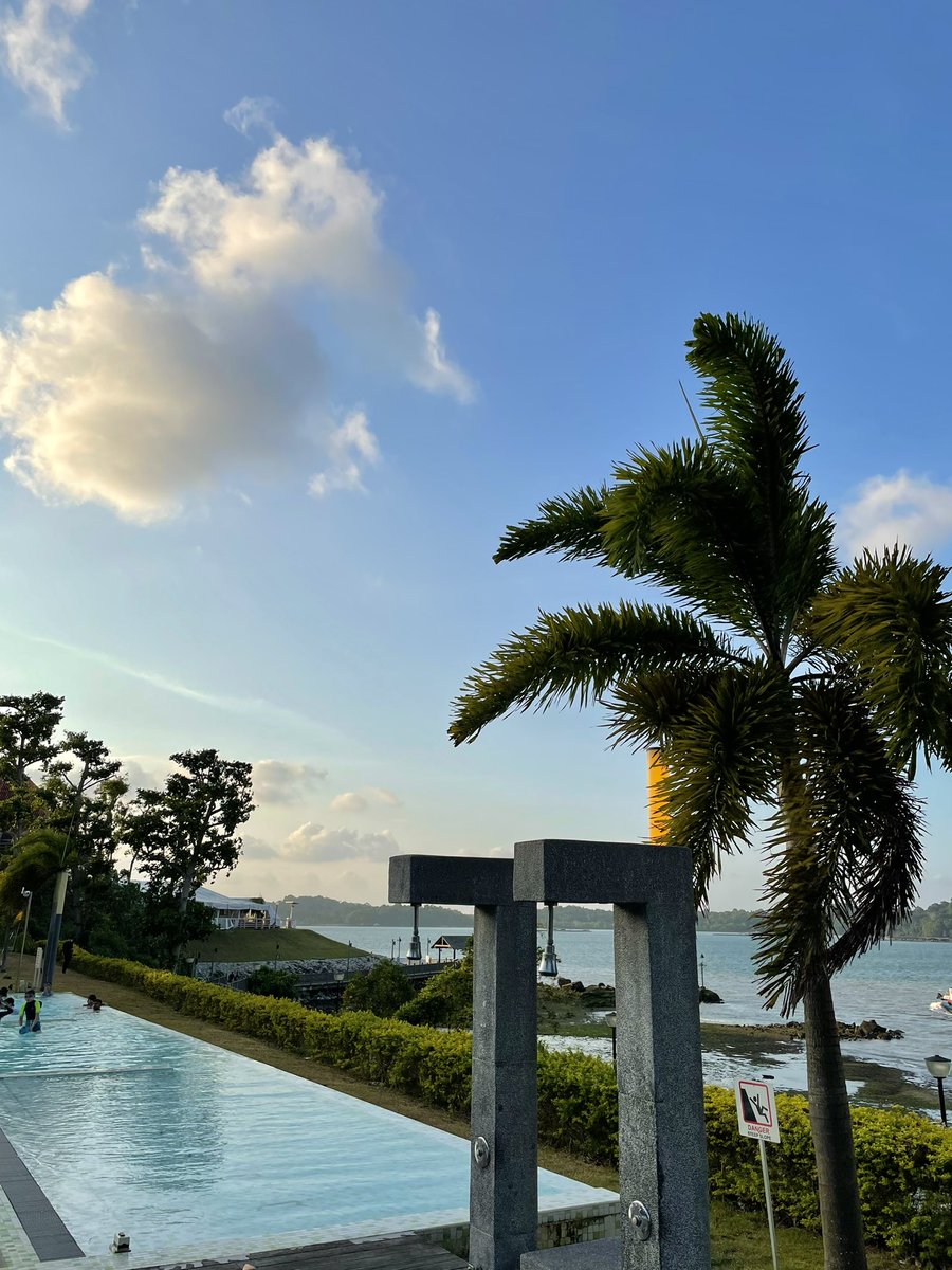 menkhofflukas's tweet photo. @chowtato You gotta leave Marina Bay! So much more to experience https://t.co/0I4G17MM0p