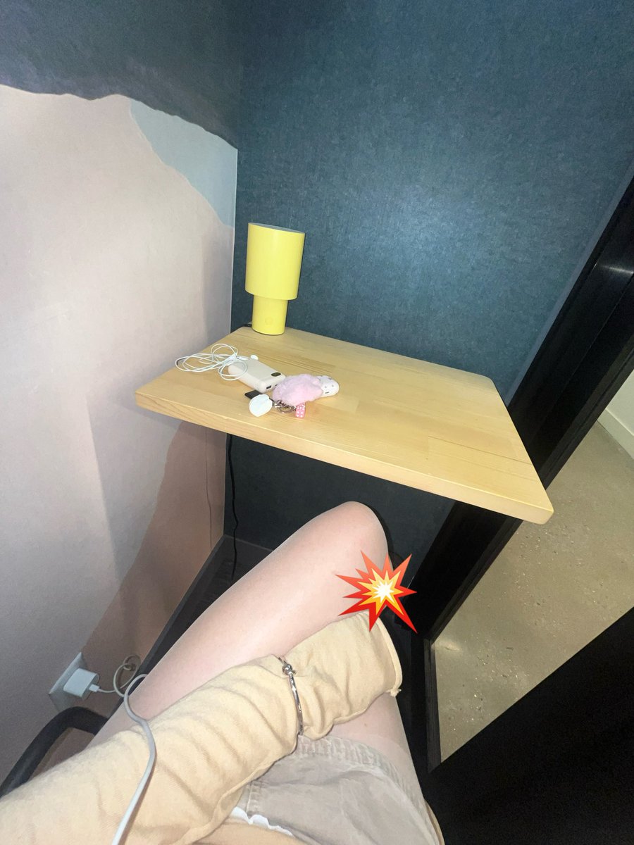archive4S2's tweet photo. 여자 근황
: 너뮤 혼자 있고 싶어서 라운지로 튐 🏃🏻‍♀️💨 https://t.co/GgSIsVzxzr