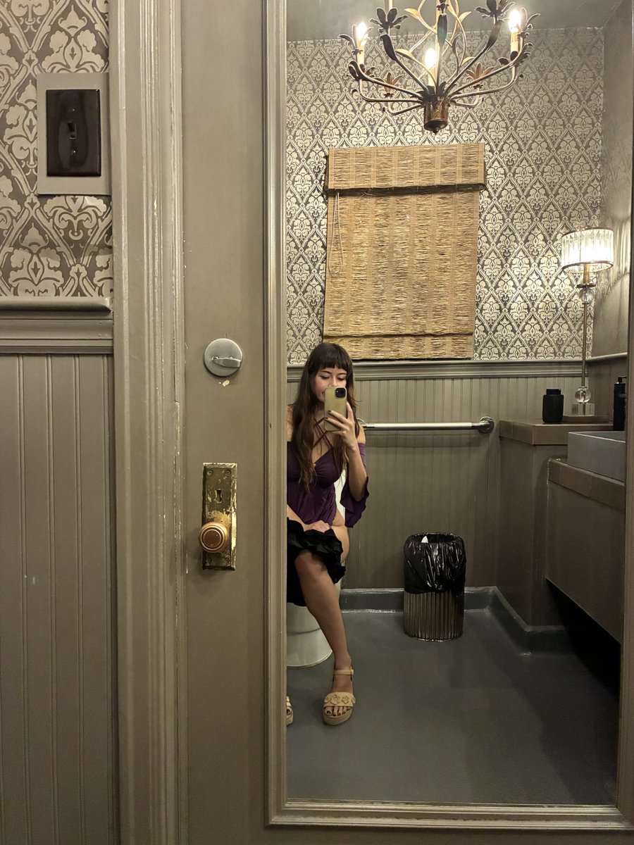 desucum's tweet photo. Mandatory bathroom pic https://t.co/9ykUqMCgqZ