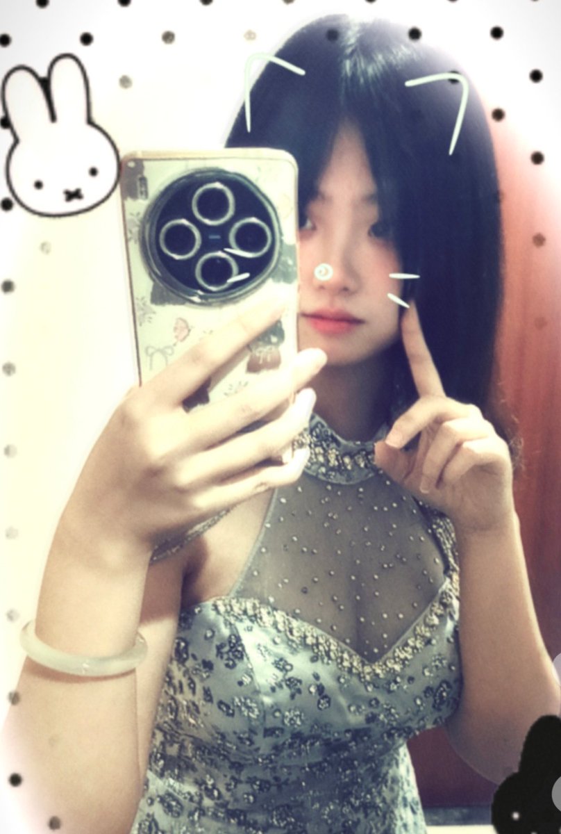 XBBSTZ's tweet photo. 高中vs现在 #辱骂 #羞辱 #强制 #曝光 #傻逼 #胁迫 #曝光 #贱狗 #反差 #母狗 #投稿 #高中生 #女大 #自毁 #压榨 #问卷 https://t.co/sEdju0Isy1