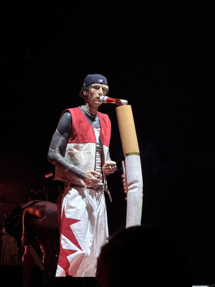 StevenH99096503's tweet photo. @machinegunkelly our highlight of our summer. My wife and daughter’s first concert together. Thank you for the memories! 🖤 https://t.co/XJj8keFV8o