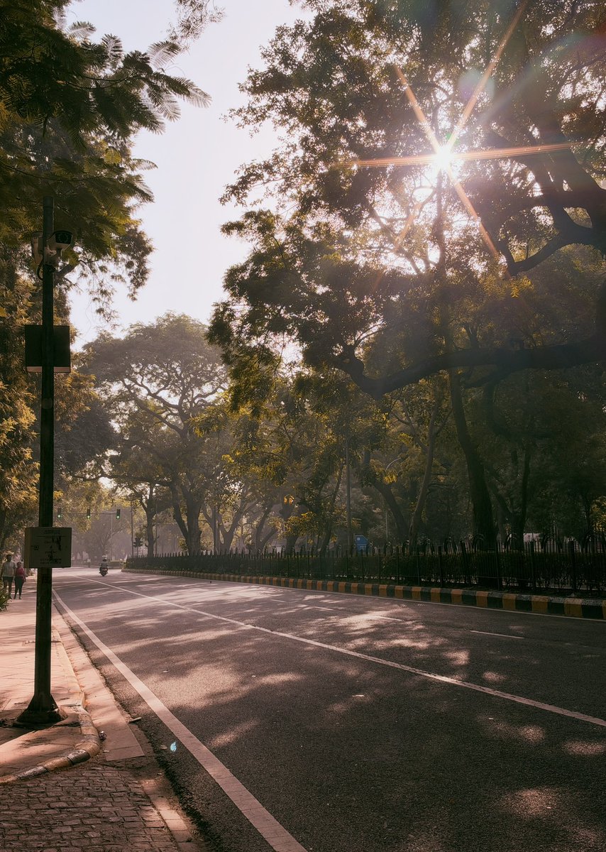 ExploreWithRoy's tweet photo. Delhi nostalgia...🙌

#photography #delhi #sunday #shotoniphone @Apple https://t.co/VCVJb29ql0