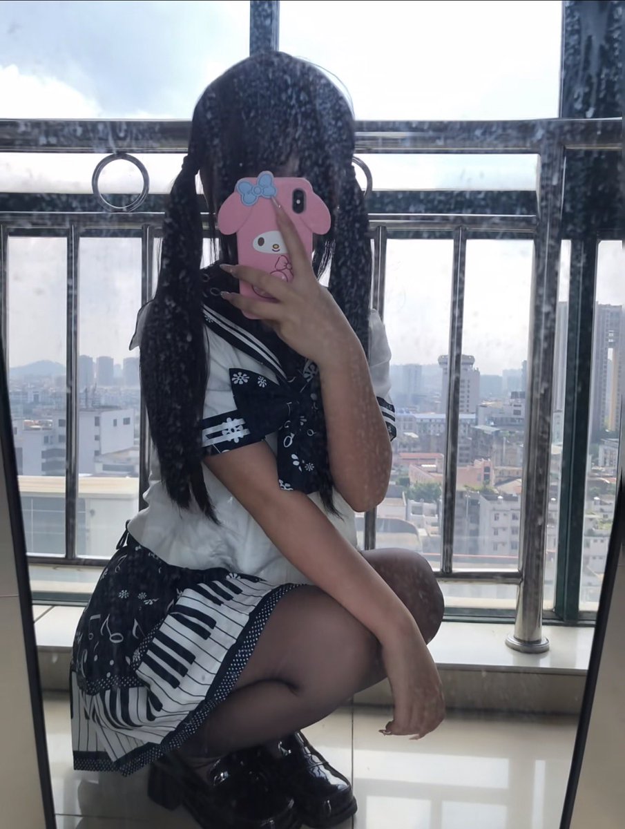 angela68xt0's tweet photo. 刚起床拍的福照有人看吗

为什么非要加微信啊？  

加qq不可以吗   加的留言2 https://t.co/w8do3uuqXX