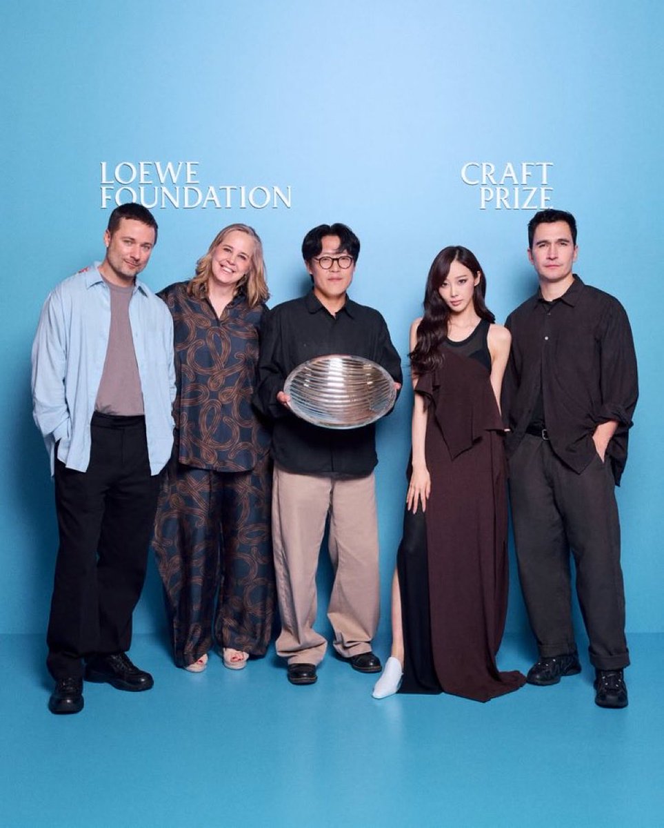 felixbeverage's tweet photo. just wanna say giselle x loewe is one of the best partnership we had. loewe may not b 100% giselle's style but they hv such good team working behind giselle &amp; i think giselle is very versatile &amp; help loewe reach out to many platforms. all the skits, cooper cameo, and her debut 🤩 https://t.co/PXF06nq2r5