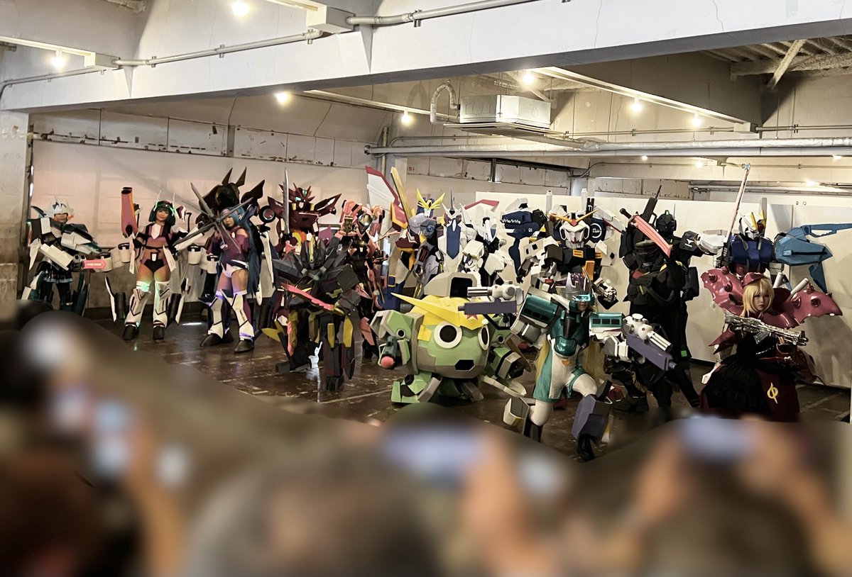 WANIGUNNSOU's tweet photo. 今日はクリエイティブセンター大阪で開催されている #スーパーロボコス大展 に急遽お邪魔してきたんですが、今回は過去最多の37体が集まったそうで。
命名元のスパロボにも負けないレベルの圧倒的な物量と参加ロボのレパートリーが素晴らしかったですね。 https://t.co/ZbEHhxCMm6