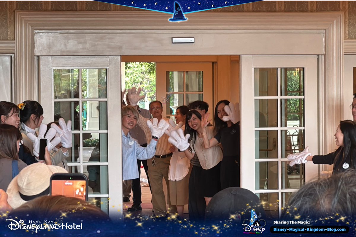 DMK_Blog's tweet photo. 📖 One chapter comes to a close as a magical new one prepares to begin! ✨

Hong Kong Disneyland Hotel will temporarily close from October 12, 2026, for a comprehensive refurbishment and upgrade project.  Today, October 11, 2026, marks the final Guest check-out day before the closure, with Cast Members gathering at the Hotel’s main entrance to bid farewell to departing Guests.

Guest rooms, restaurants, banquet facilities and other areas across the Hotel will undergo a magical transformation, with the future stay experience set to blend Disney-themed storytelling with innovative design.

#Disney #DisneyParks #HKDL #HongKongDisneyland #HKDisneyland #迪士尼 #香港迪士尼樂園 #ディズニー #香港ディズニーランド #ฮ่องกงดิสนีย์แลนด์ #HongKongDisneylandHotel #香港迪士尼樂園酒店 #DisneyHotel #DiscoverHongKong #DiscoverHK #DisneyMomentsHK