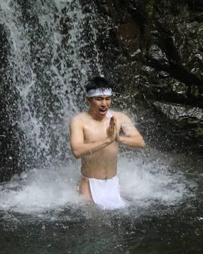 YafDave224455's tweet photo. @JRTDesk Misogi (禊): A more intensive purification involving washing or standing under running water, or symbolic washing, to remove defilement.

mineral...😅🤣🤣🤣🤣 https://t.co/C6grortubE