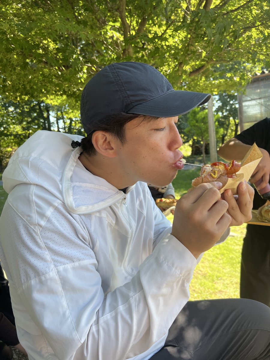 TKTchemistry's tweet photo. 小布施牧場でひと休み〜🐂 https://t.co/ns1qK8Tx47
