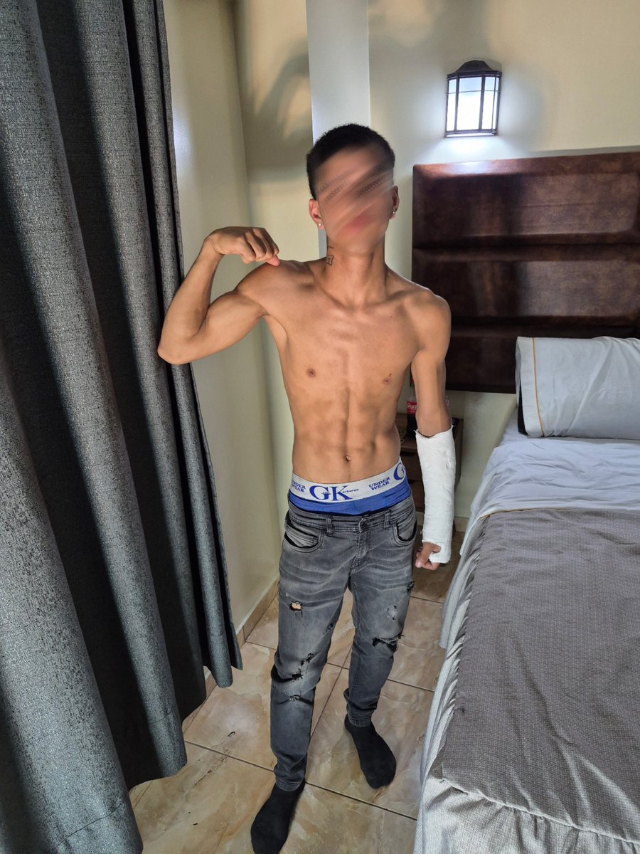 terrysuckers's tweet photo. ADRIANO Chibolo de 18 añitos... cuerpo marcado, lindos pies, mide 1.79 de alto  🙊😍 https://t.co/BzK68RKBko