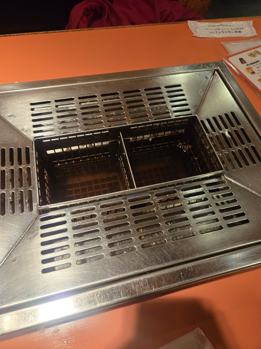 mashiro_ichika's tweet photo. 人生初の自分で揚げる串カツ屋 https://t.co/gITFH6EKp0