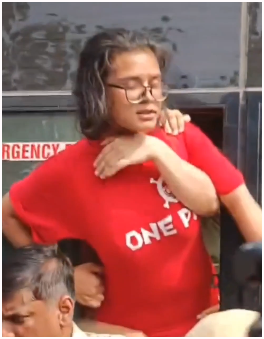 Starboy2079's tweet photo. Its not protest against CEC, Its regime change operation - Here is the Proof (Thread)

Yesterday Neha Bora came in red color tshirt with a 'One Piece Pirates' logo

This logo has been used in regime change operations by CIA in various countries

1/8 https://t.co/xOfHgKCAy3