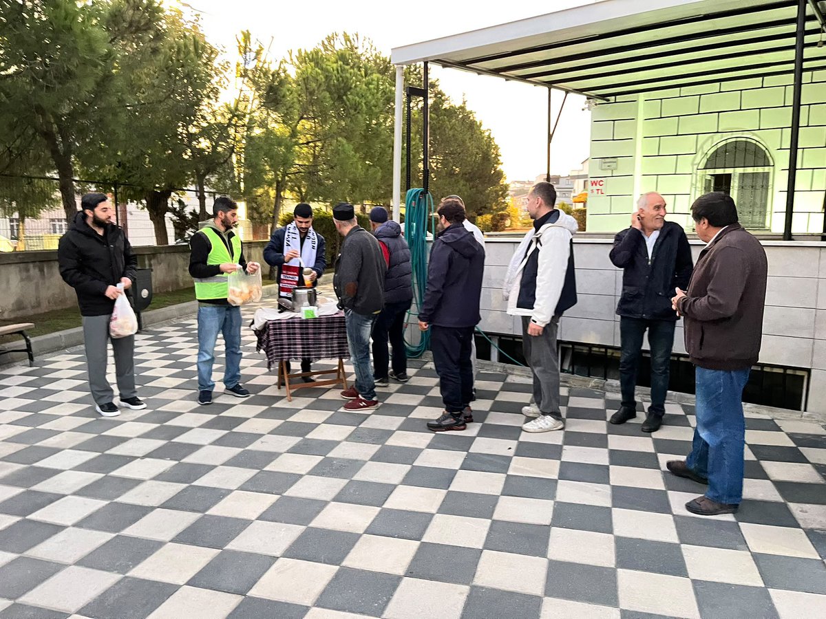 FurkanH41's tweet photo. Furkan Hareketi Kocaeli olarak Alparslan Kuytul Hocaefendi, Semra Kuytul Hocahanım ve kardeşlerimizin özgürlüğü için #SabahNamazı sonrası 2 farklı Camide çorba dağıtım etkinliği yaptık, cemaatin duasını aldık.

11.10.2026 Pazar

AlparslanHocaya Ozgürlük
SemraHocaya Ozgürlük https://t.co/OaW9x0OJRY