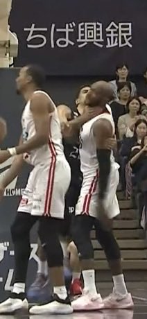 ssrarara's tweet photo. 今日はB2時代から何かとバチバチしてるグラウジーズ戦。今シーズンは暴れん坊のポーターいないから、平和だといいけど。。

ポーターは今どうしてるんだろう https://t.co/mx6bTWqXAe
