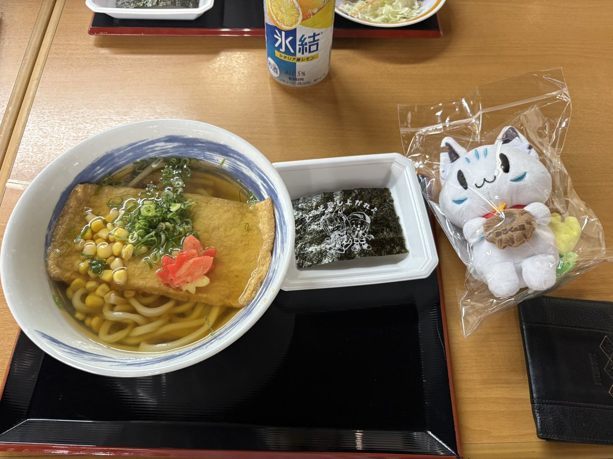 krsk_Legu's tweet photo. コラボフードのうどんとハンバーガー美味しかった！ https://t.co/bOsTkaVdbw