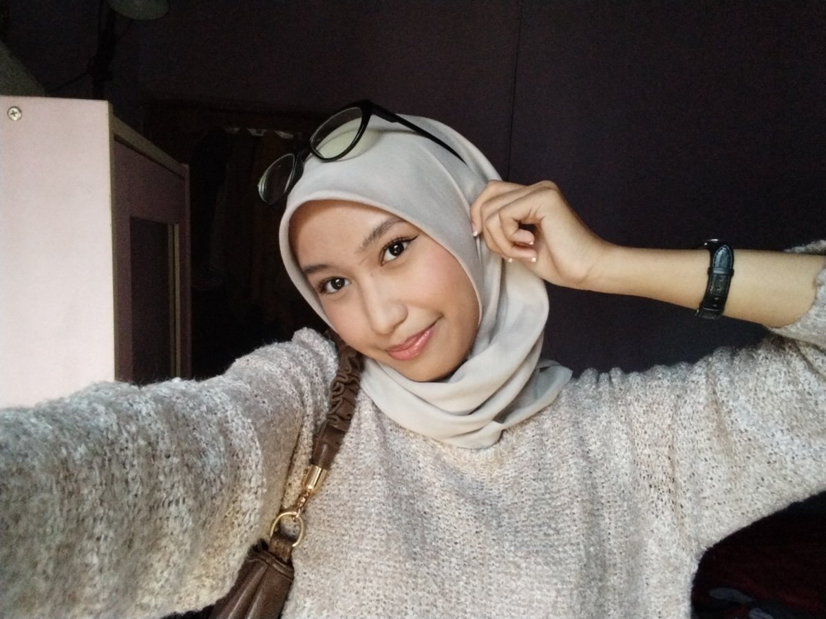 autumnwasright's tweet photo. mood gw lagi bagus makanya mekap gw juga bagus 😋🫰🏻 https://t.co/5CJ2hQS8UE