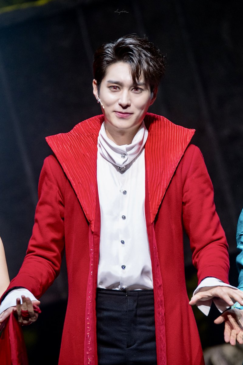 ali_photo_'s tweet photo. 261010 7pm 드라큘라 커튼콜

드라큘라 役 전동석

#전동석 https://t.co/6fwVfc0qyU
