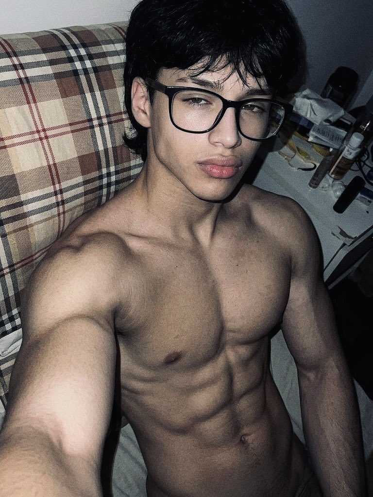 mateocrr_'s tweet photo. m acaban de coger bn rico :b https://t.co/s44pFNHlRn