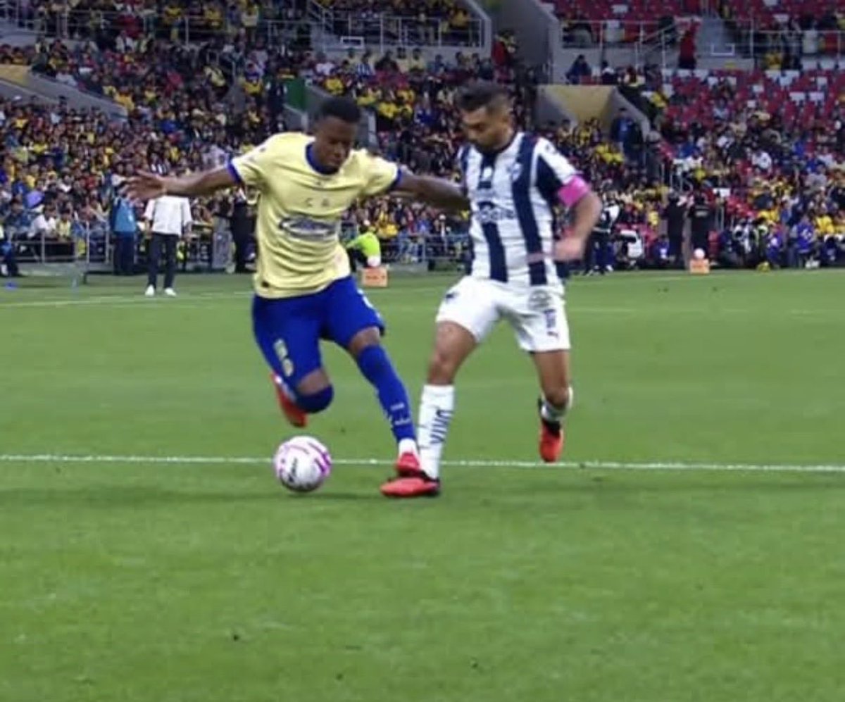 crvzzomar's tweet photo. Pregunta seria,¿donde ven el penal?

Todo balon. https://t.co/r0toyp6DcU