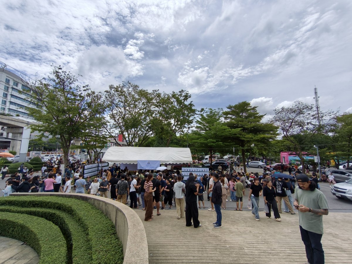 lolihell's tweet photo. ที่นนท์ ศูนย์ NT คนเยอะมาก ชื่นใจ
#เลือกตั้งประกันสังคม https://t.co/L805tibQrS