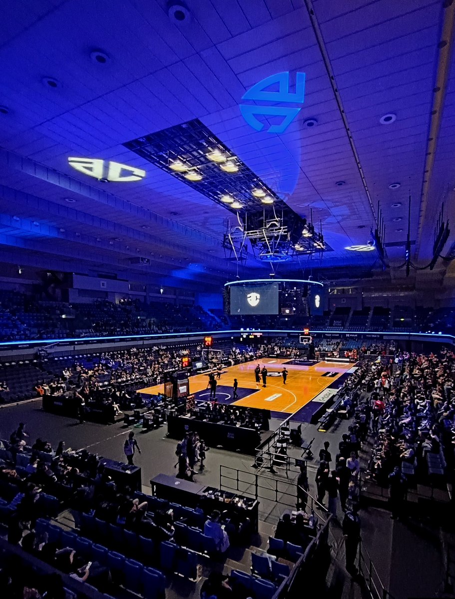kiyo_saka2's tweet photo. 2026.10.11 14:05 GAME DAY
#アルティーリ千葉 vs #富山グラウジーズ 戦

今日はA-xxになり、アルティーリ応援にきました🏀。ブランディングがかなりしっかりしていてカッコ良すぎ✨️DJニュービルいるのが不思議な感じ！全力でブーストしますよ⚓️⤴

#ちばぎんアリーナ #千葉プロスポーツ応援 https://t.co/hkZa3WtWYC