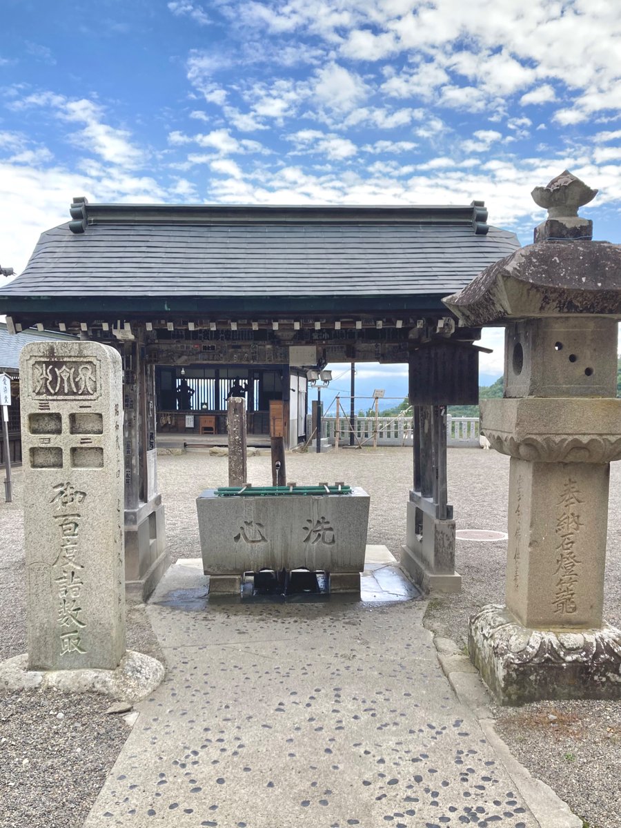 mitsurin_go's tweet photo. 別所温泉
北向観音
手水が温泉だった♨️ https://t.co/al1XF12nT8