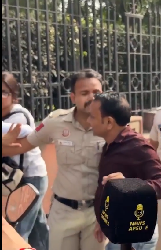 narazfufa_india's tweet photo. @DelhiPolice Yeh Bhi AI HAi Shame on @DelhiPolice https://t.co/JZ43mfhdH6