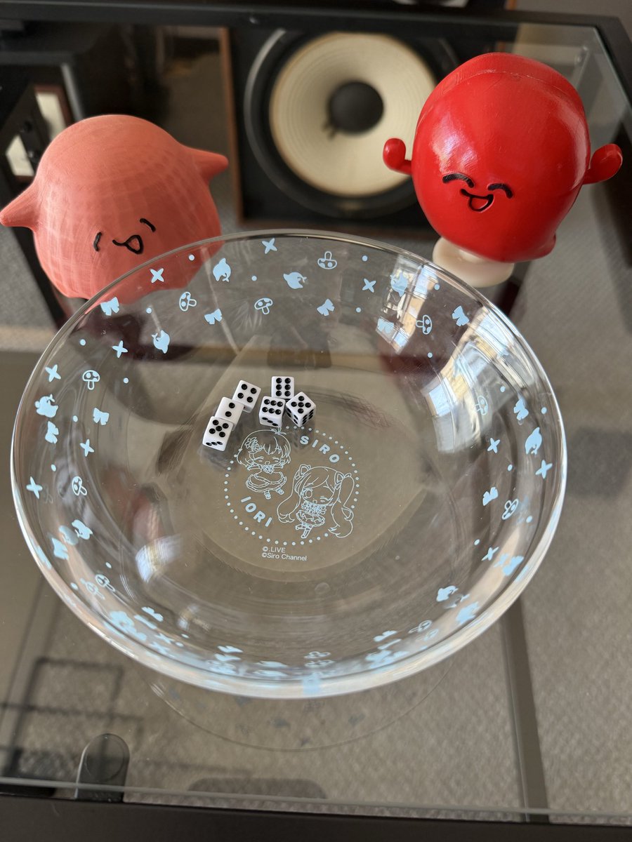 ReopaKinmugi's tweet photo. @YamatoIori イオリン！
ダイソーでサイコロ買ってきた！
並走します！
どっちが早く揃うか競争ね！

ビールとおでんキメながらやります！ https://t.co/v8YDCKH5cG