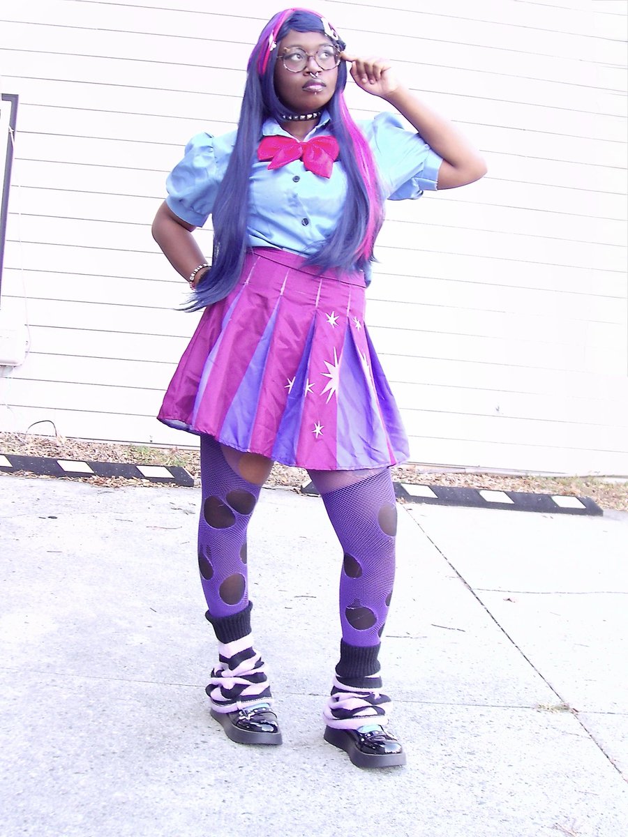 Vel0ur_Moth's tweet photo. Twilight sparkle reporting for duty 💜🦄✨( I just wanted an excuse to post one of my fav magical girl cosplays https://t.co/4pwC57MrEf