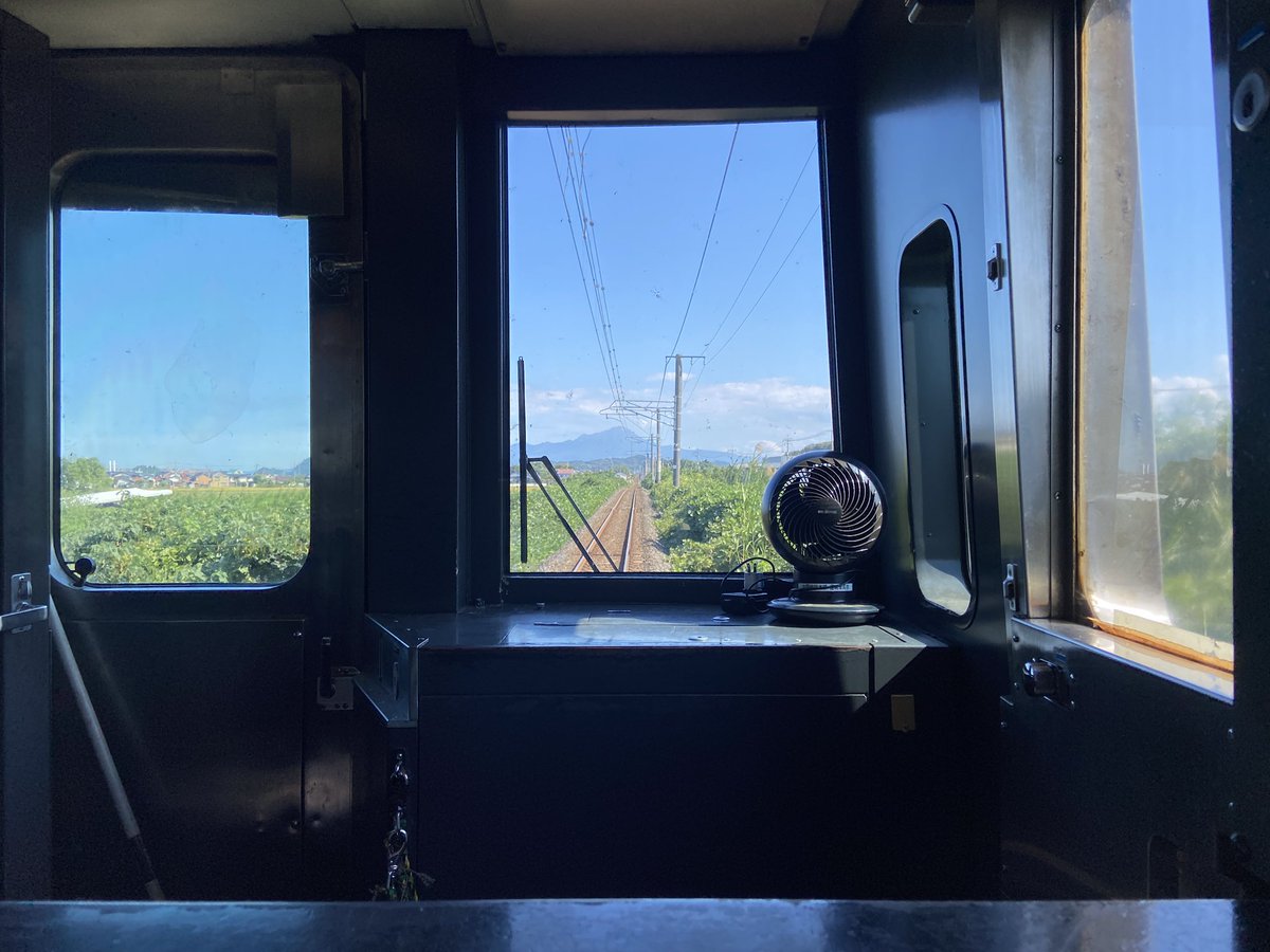 uhat_tsuan's tweet photo. 良い天気ですね☀️🟦

只今鉄分補給中🚃 https://t.co/LjWUZh0a6e
