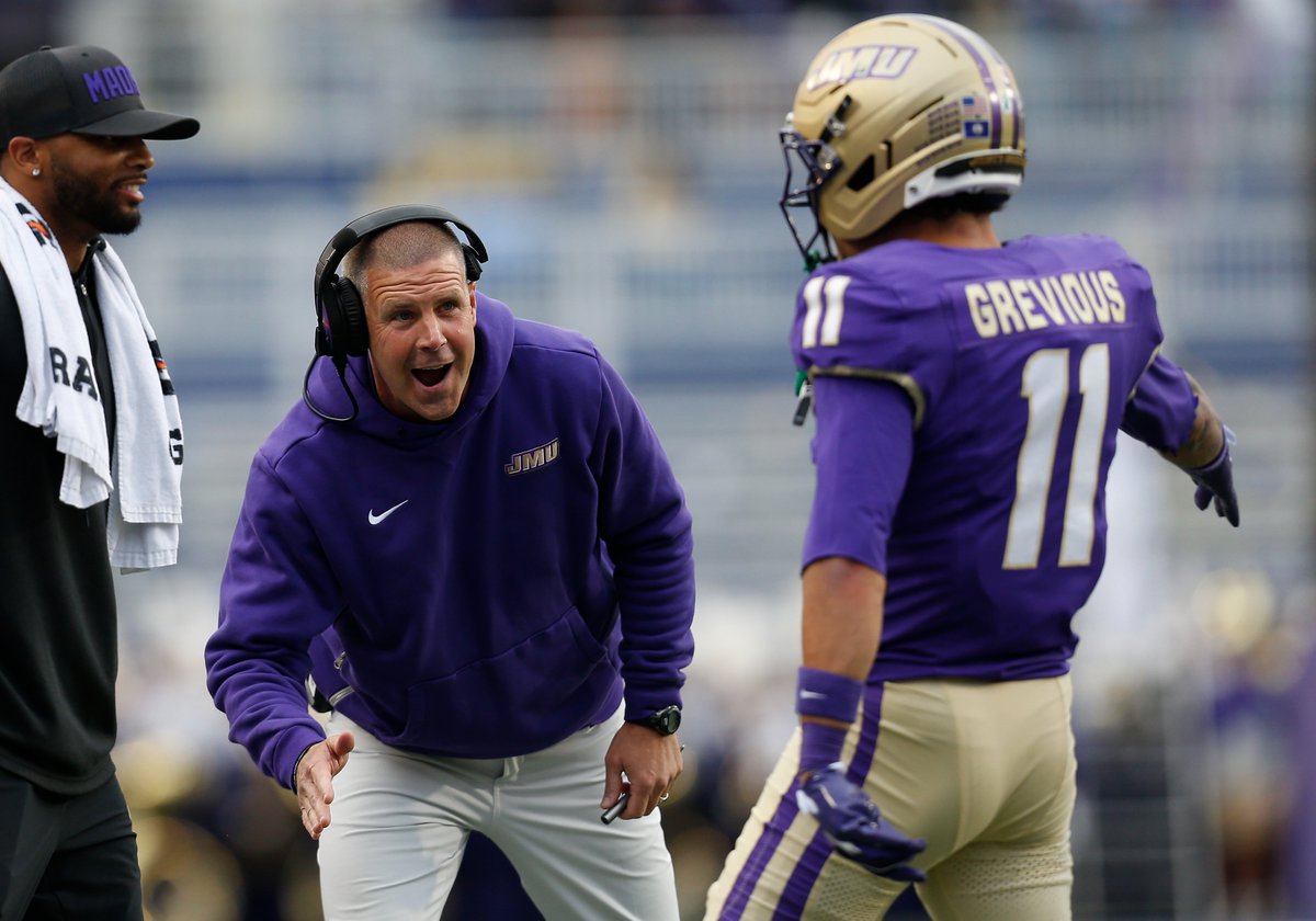 chris_hummer's tweet photo. James Madison is 6-0 after a 27-24 win over Georgia Southern. 

Billy Napier, dating back to his time at Louisiana, has won 18 Sun Belt games in a row (including conference title games) and is 26-3 in that league since 2019. https://t.co/4GIO0VNl1R