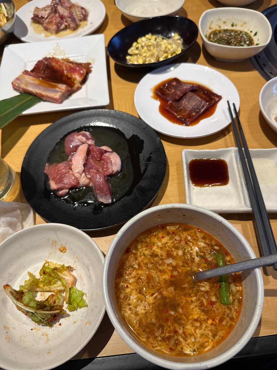 I8Gyj's tweet photo. 来年、山口航輝がキングになることを日々星に願っていたら、いつの間にか「焼肉きんぐ」に来ていました。
マジで頼むぜ、山口。
マリーンズで日本人のホームランキング誕生は「まロ落遡」案件でしょうか。
#山口航輝
#chibaIotte https://t.co/D6pBxz2Vqx