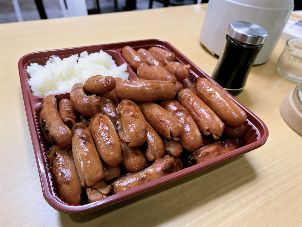 masaki_oreda's tweet photo. 面倒くさい時のやけっぱち弁当

あれで作った料理画像はこれが最後になります
今まで見てくださった方々ありがとうございました https://t.co/k8gGttgMNw