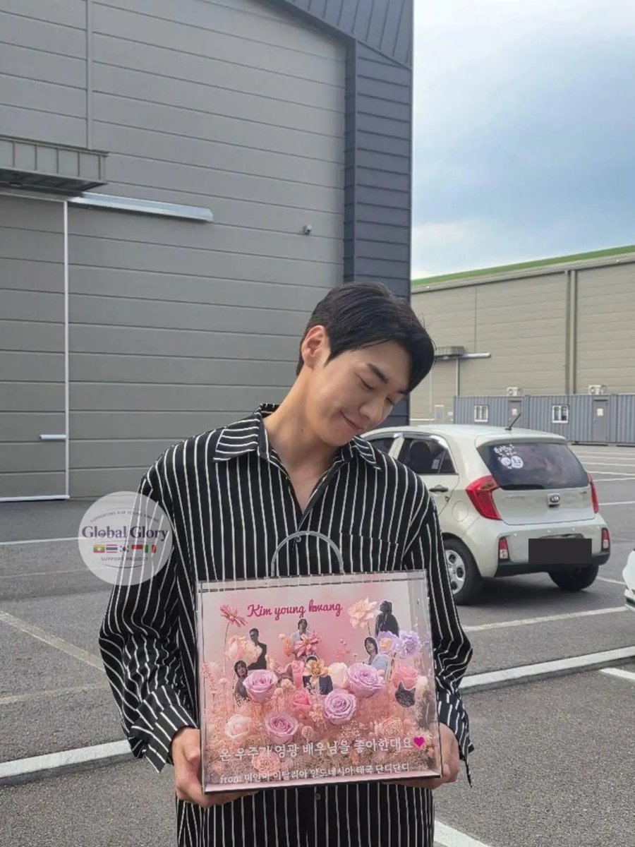 kykglobalglory's tweet photo. ˚ · . ˚ · . ✶ . · ˚ · . ˚ · .
2025년 특별한 9월에 준비했던 
GLOBAL GLORY 커피차 서포트 

우리의 응원이 영광배우님께 따뜻한 힘이 되었기를 바랍니다.

𝑮𝑳𝑶𝑩𝑨𝑳 𝑮𝑳𝑶𝑹𝒀. ♥️
 🇲🇲🇹🇭🇰🇷🇮🇩🇮🇹

#김영광 #kimyoungkwang #globalglory
#supportactors #coffeetruck https://t.co/w3UZDX1Nol