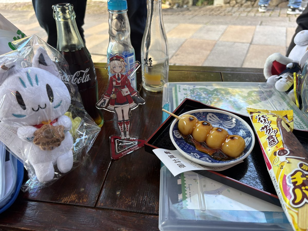 krsk_Legu's tweet photo. ステッカー引き換えする所の近くにみたらし団子と瓶のコーラもあった！ https://t.co/lOXFbvshX2