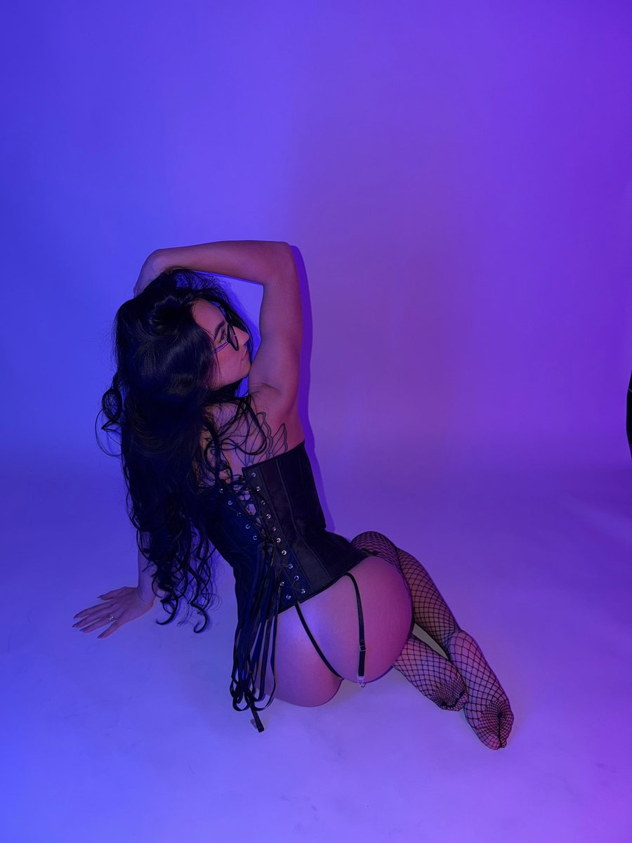LaceyRyderXO's tweet photo. 🖤🖤🖤 https://t.co/DPrdVSLzNY